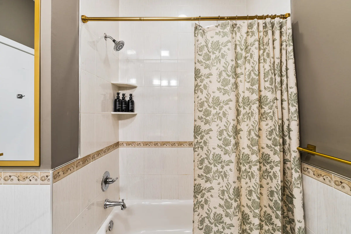 1014-Mt-Vernon-St-Philadelphia-PA-19123-airbnb-041.webp