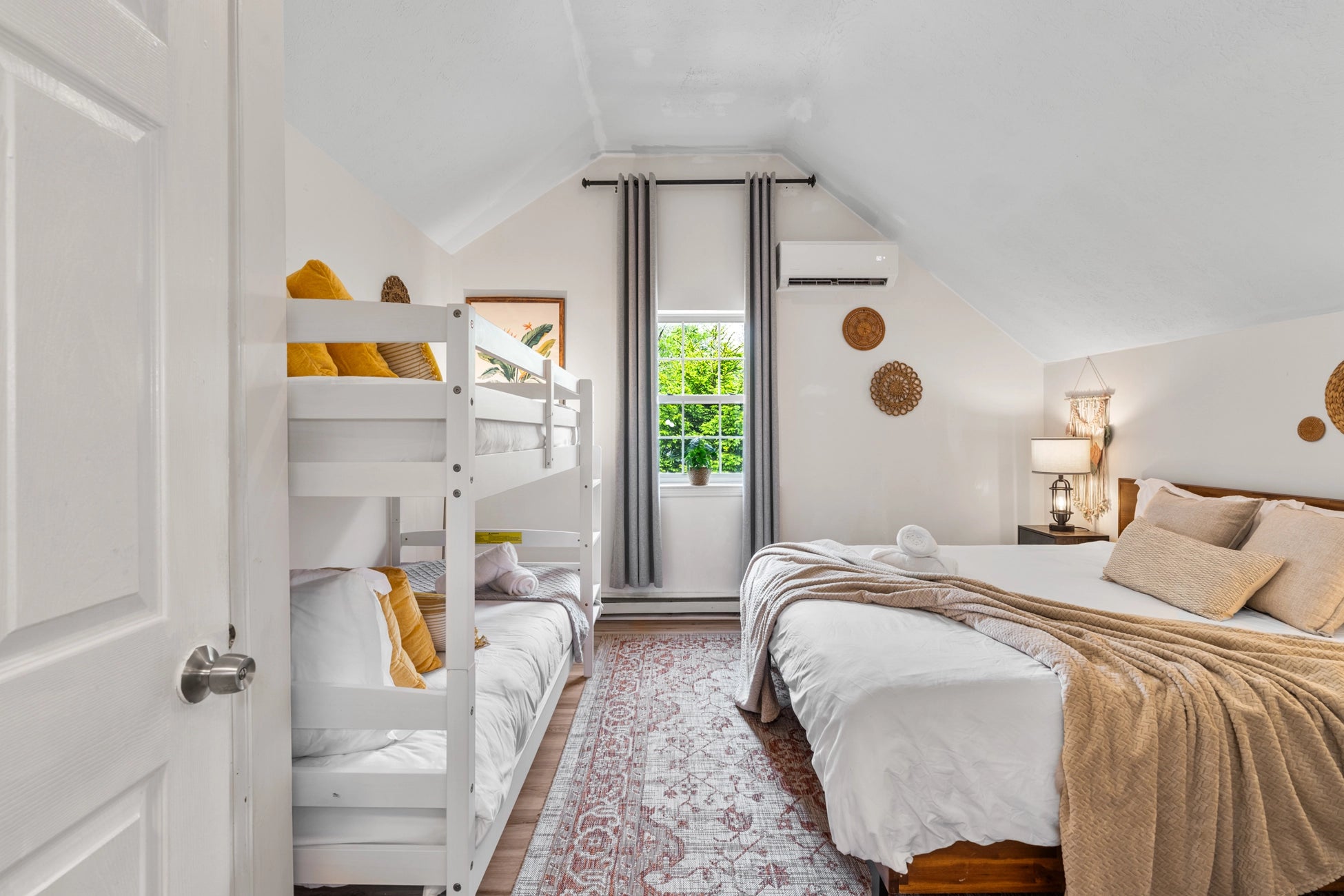 Airbnb Photography in Long Pond, PA | Twilight Backyard Retreat