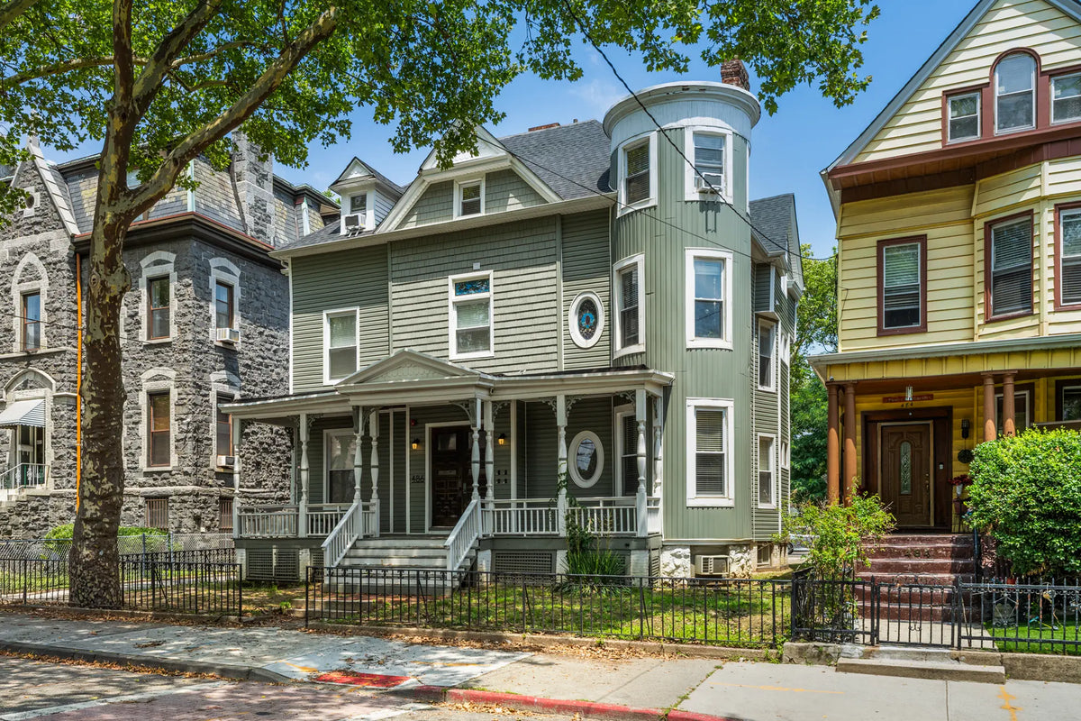 486-Bramhall-Ave-Jersey-City-NJ-07304-apt-3a-airbnb-001.webp