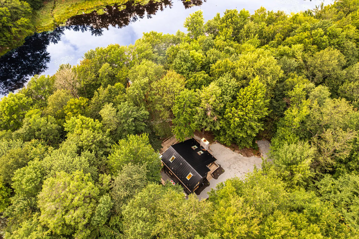 107-Robert-Ln-Gouldsboro-PA-18424-airbnb-017-aerial.webp