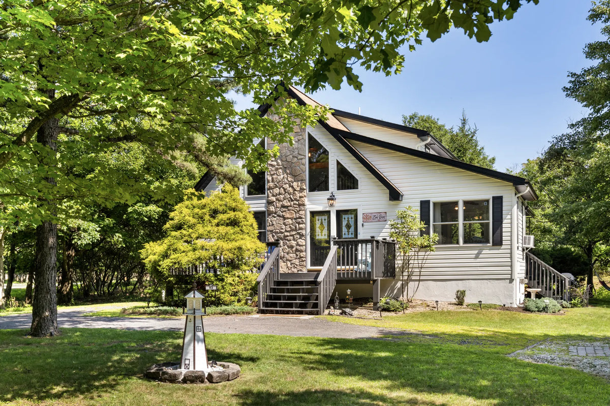 92-Penn-Forest-Trail-Albrightsville-PA-18210-airbnb-001.webp