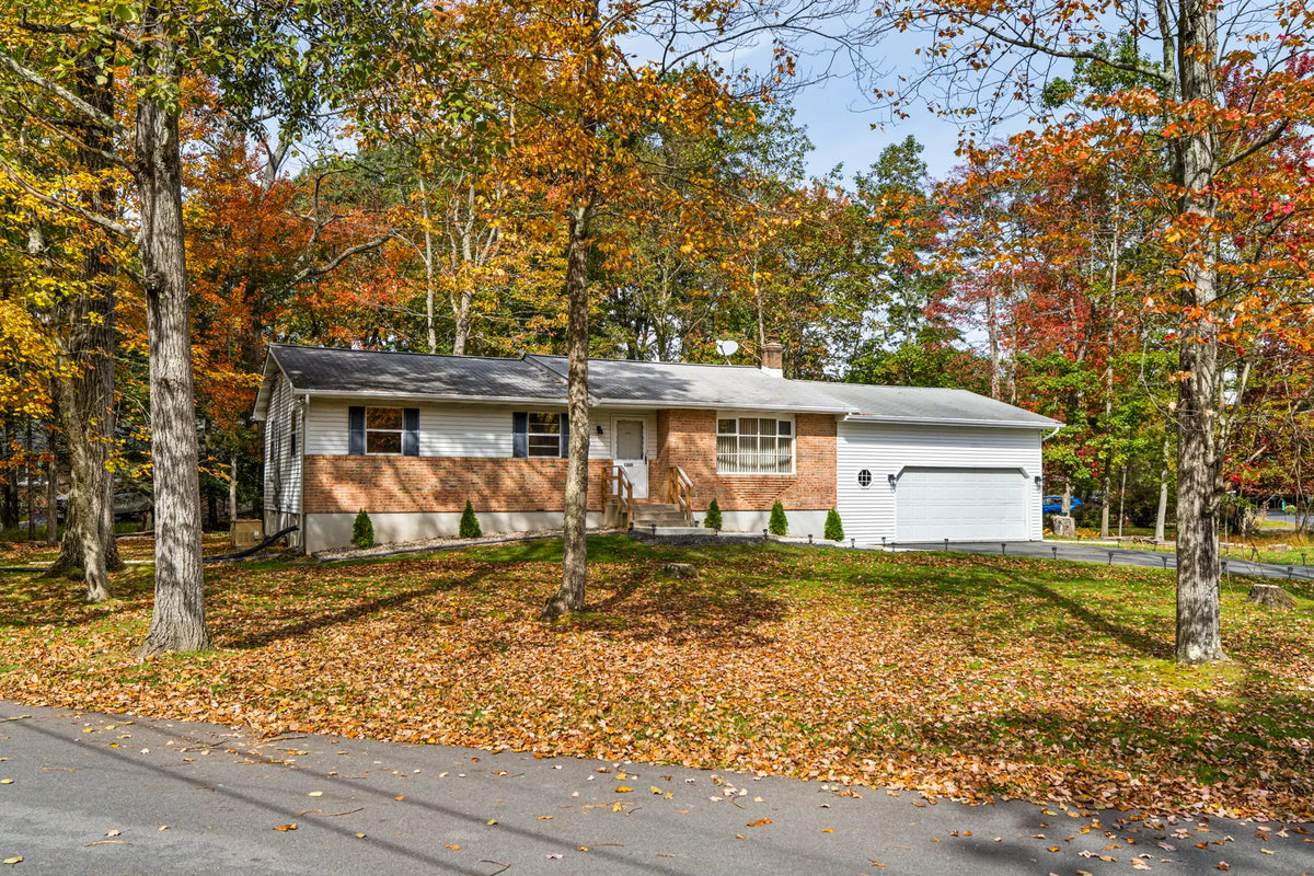 5200-Holiday-Dr-Pocono-Summit-PA-Harmony-House-18346-airbnb-015.webp