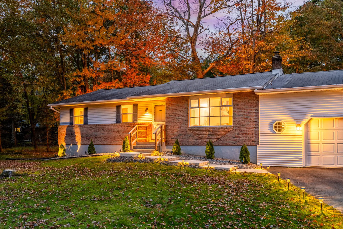 5200-Holiday-Dr-Pocono-Summit-PA-Harmony-House-18346-airbnb-002-twilight.webp