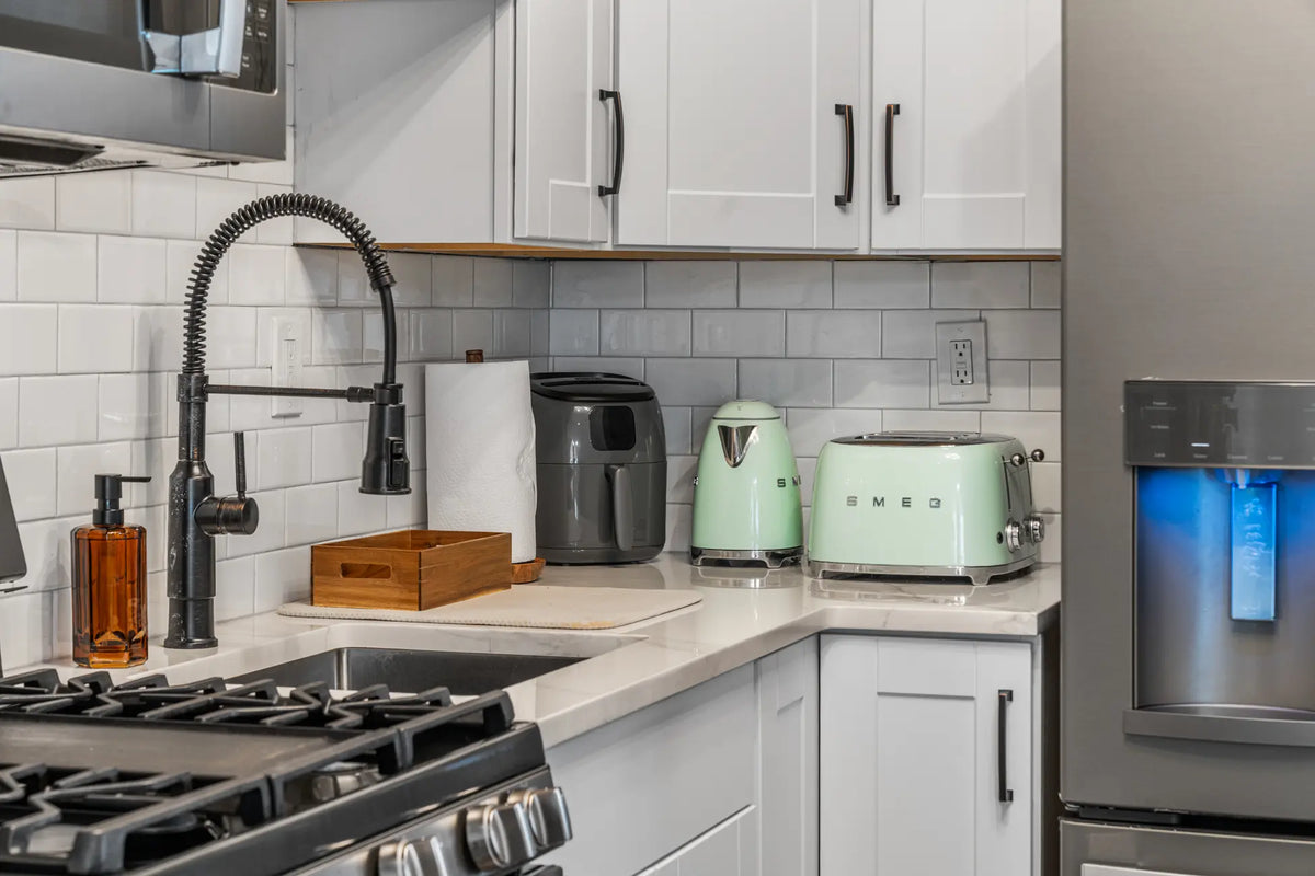 486-Bramhall-Ave-Jersey-City-NJ-07304-apt-3a-airbnb-018-details.webp