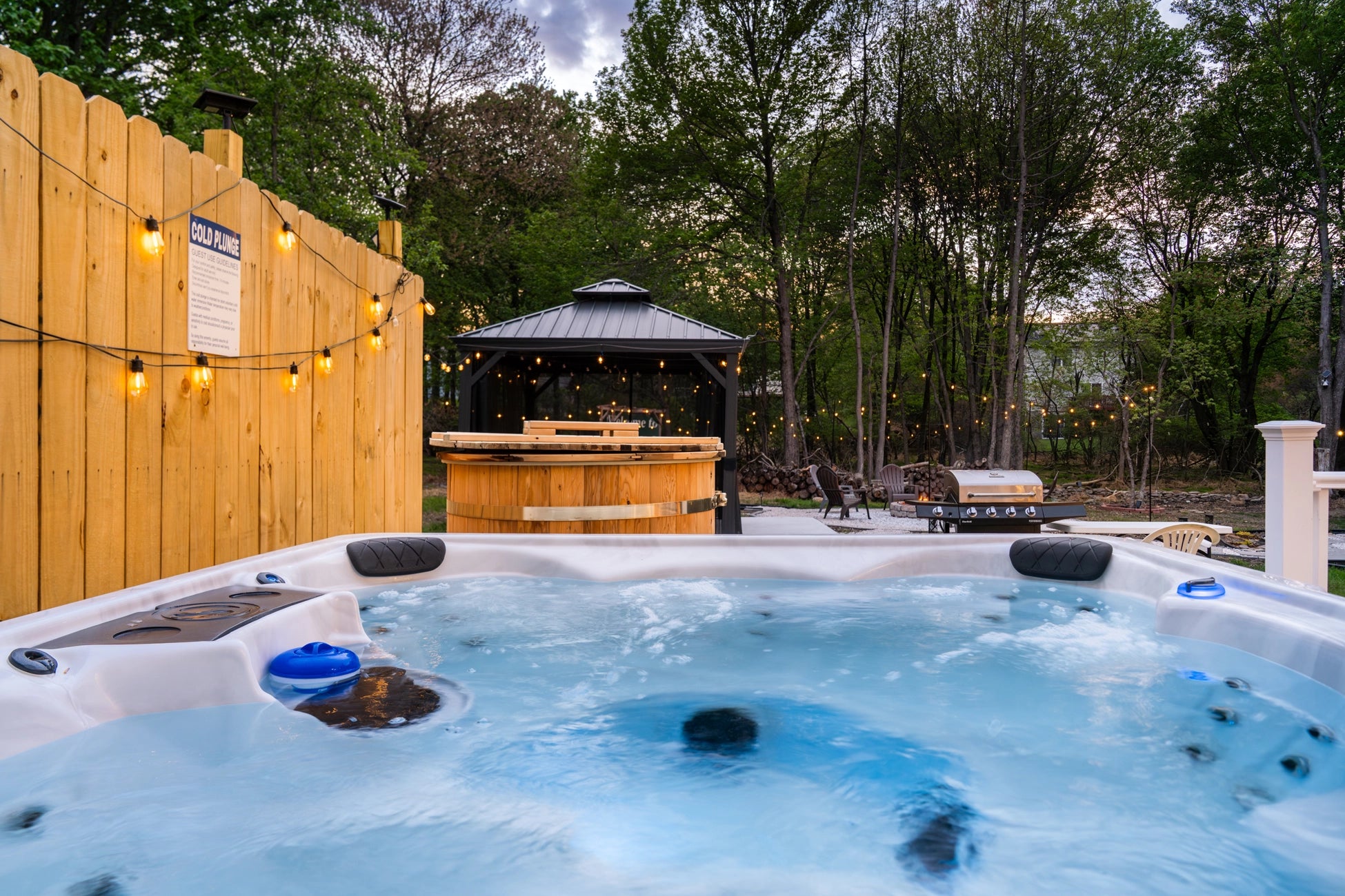 Airbnb Photography in Long Pond, PA | Twilight Backyard Retreat