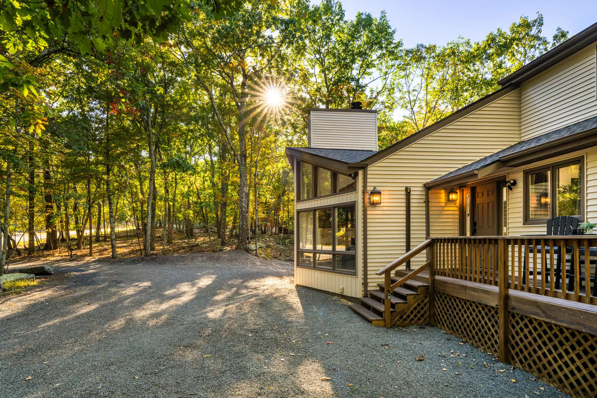 4106-Sycamore-Ln-East-Stroudsburg-PA-18301-airbnb-013-golden-hour.webp