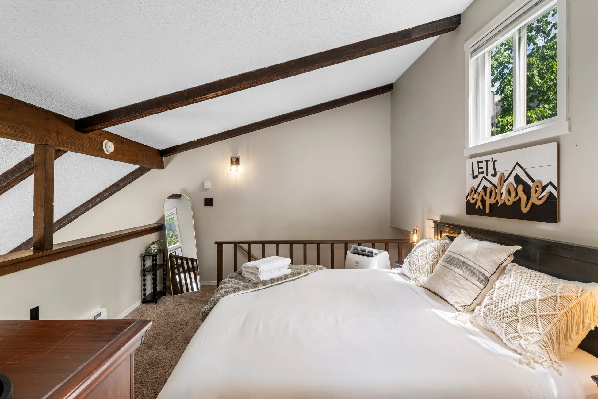 Airbnb Photography in Tannersville, PA | Twilight Deck Retreat