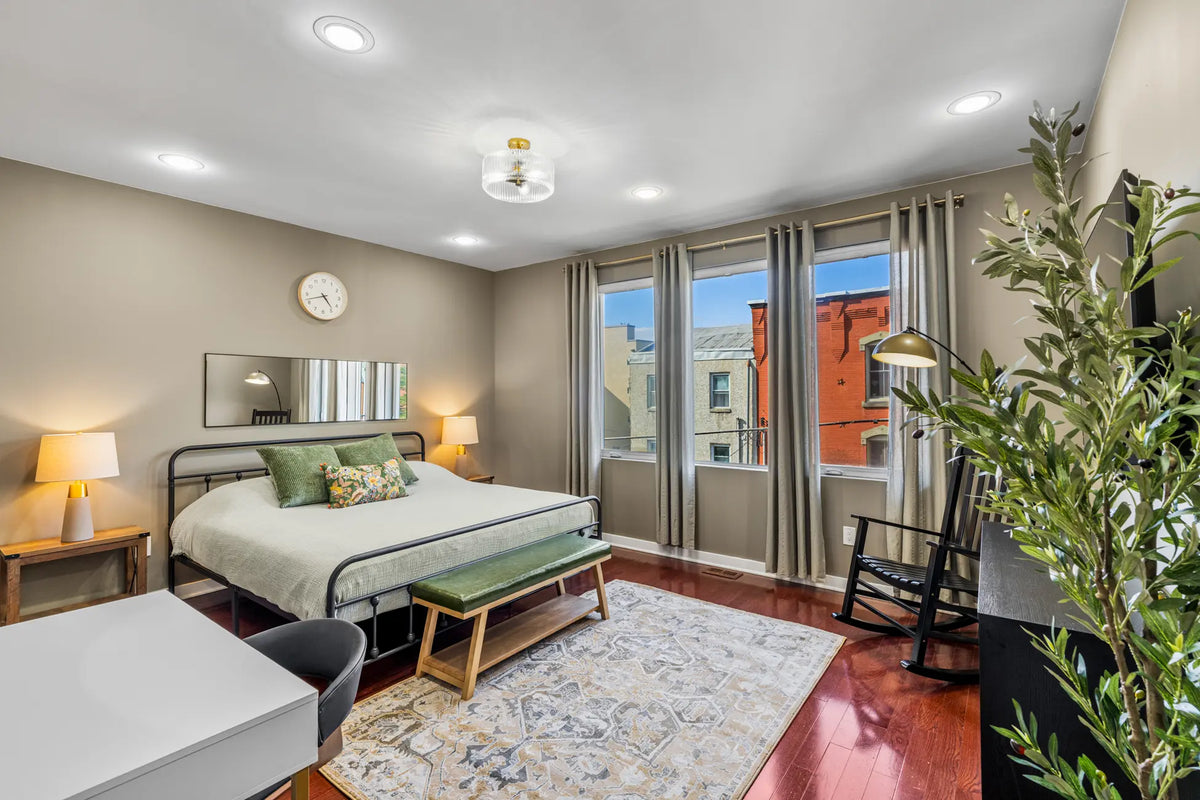 1014-Mt-Vernon-St-Philadelphia-PA-19123-airbnb-045.webp