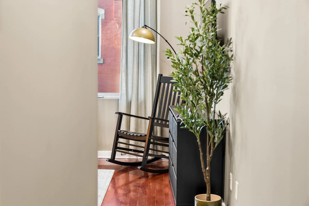 1014-Mt-Vernon-St-Philadelphia-PA-19123-airbnb-044.webp