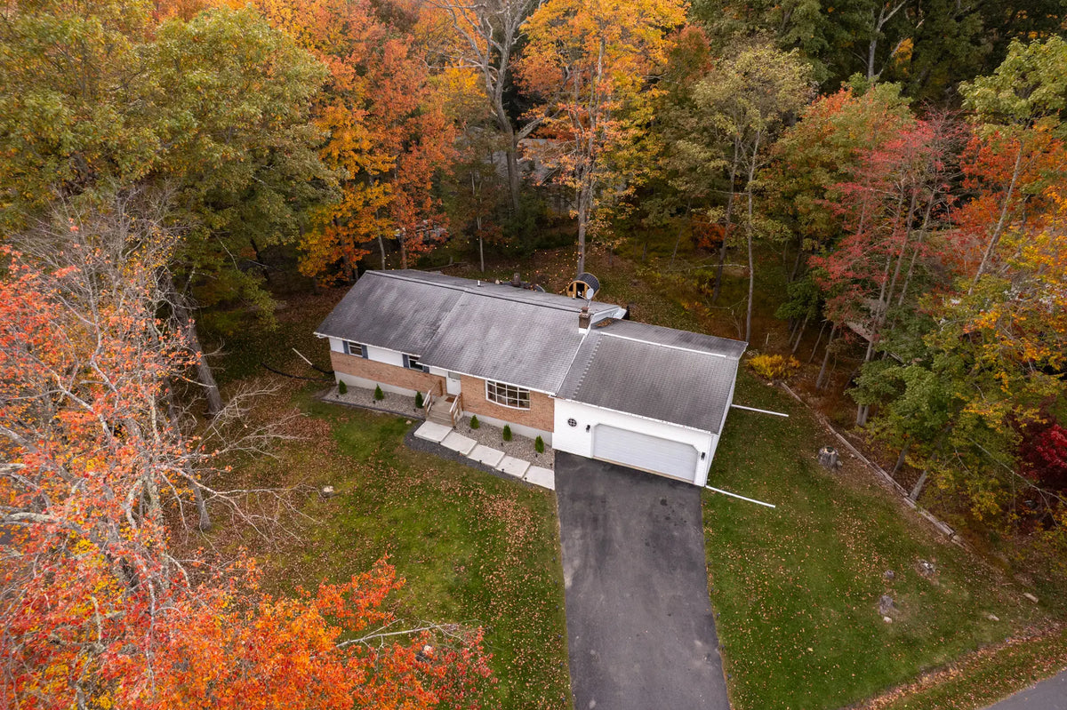 5200-Holiday-Dr-Pocono-Summit-PA-Harmony-House-18346-airbnb-014-aerial.webp