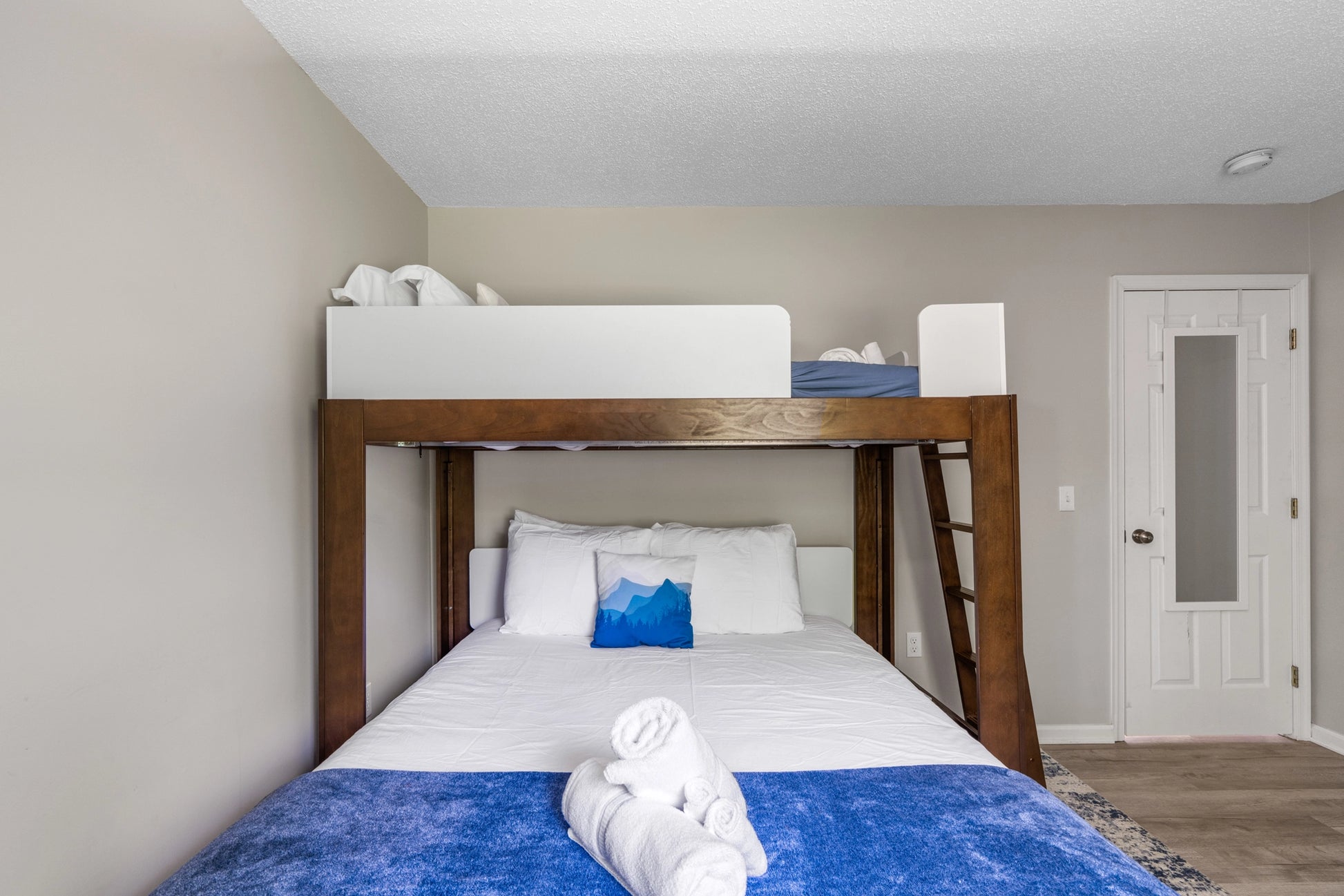 310-Mohansic-Lane-Tobyhanna-PA-18466-airbnb-073.webp