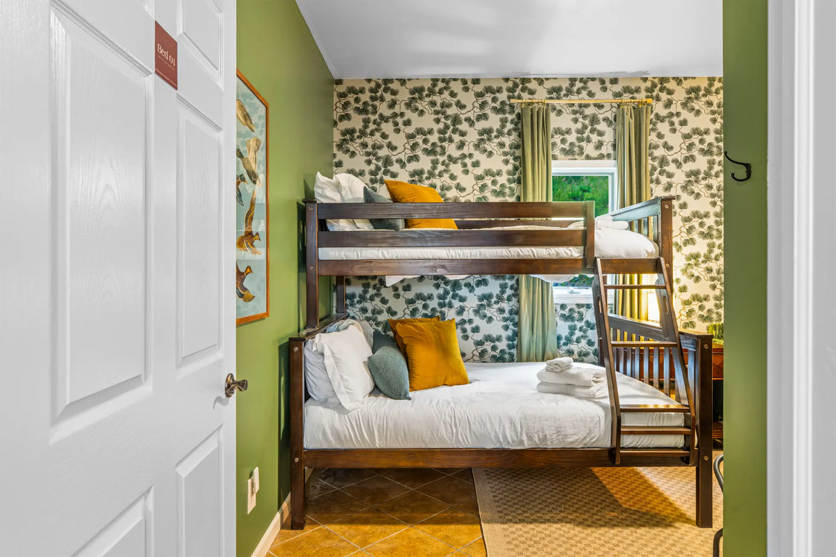 2114-Strawberry-Landing-Long-Pond-PA-18334-airbnb-085.webp