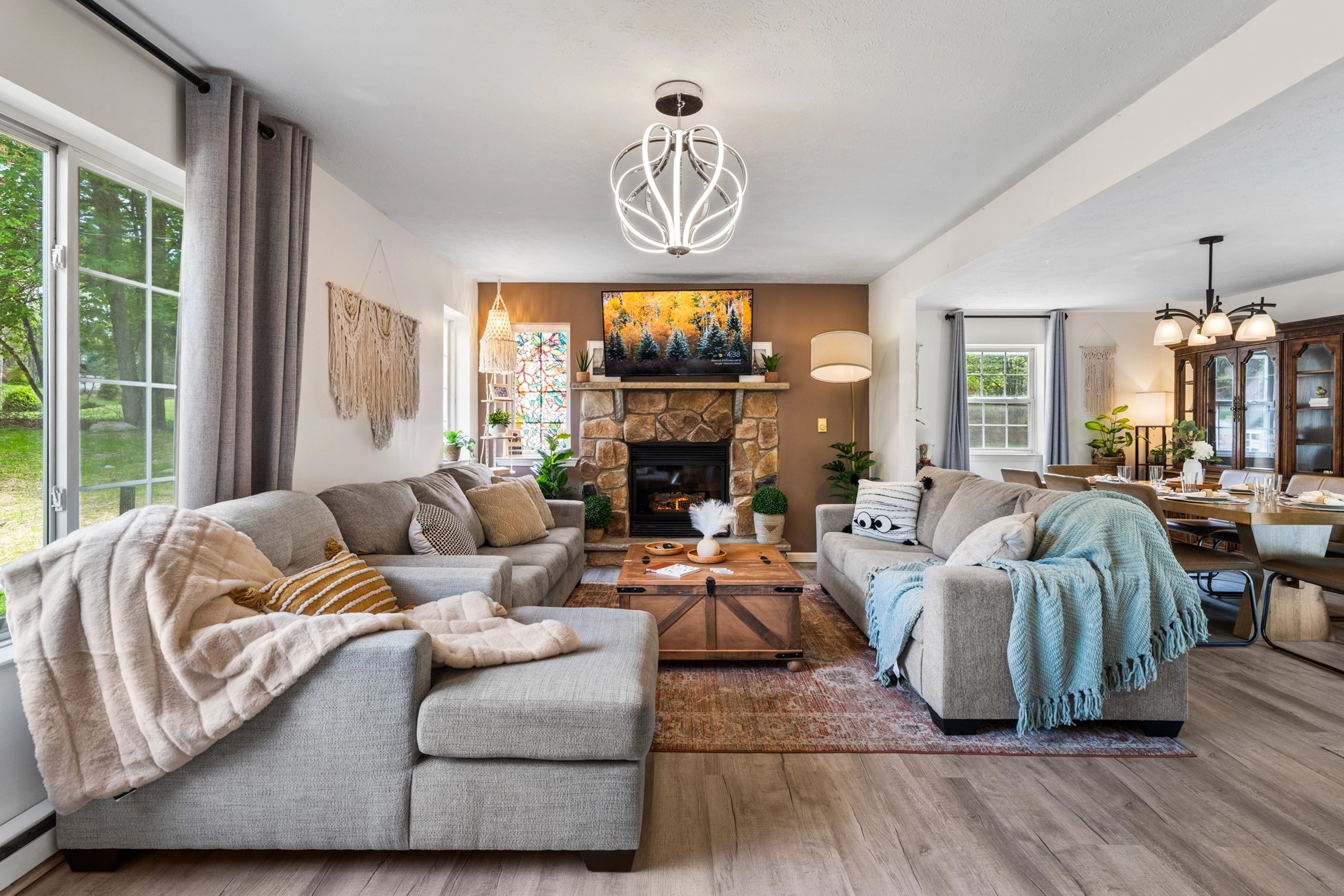 Airbnb Photography in Long Pond, PA | Twilight Backyard Retreat